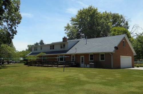 801 Shadwell St. Flora, IL 62839