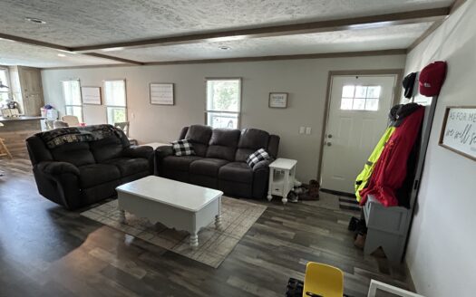 Clay County – Truly Move-In-Ready Home *NEW LISTING*