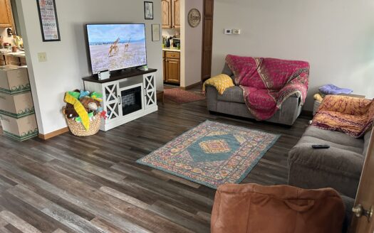 Clay County – Beautiful Home on Nearly 1 Acre in Flora *NEW LISTING*