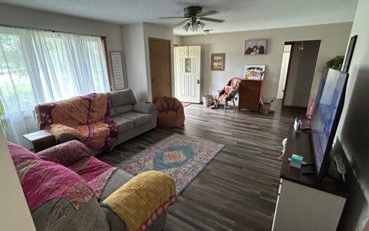 Clay County – Beautiful Home on Nearly 1 Acre in Flora *NEW LISTING*