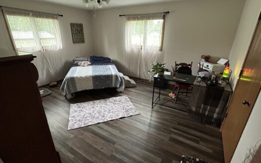 Clay County – Beautiful Home on Nearly 1 Acre in Flora *NEW LISTING*