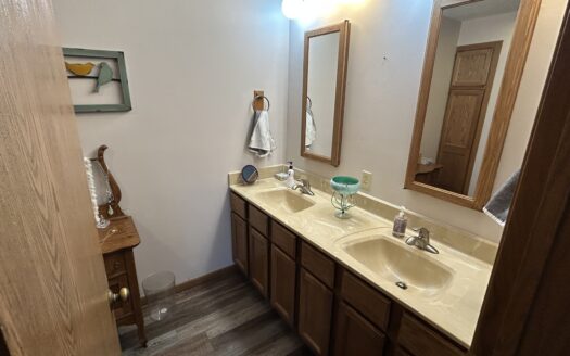 Clay County – Beautiful Home on Nearly 1 Acre in Flora *NEW LISTING*