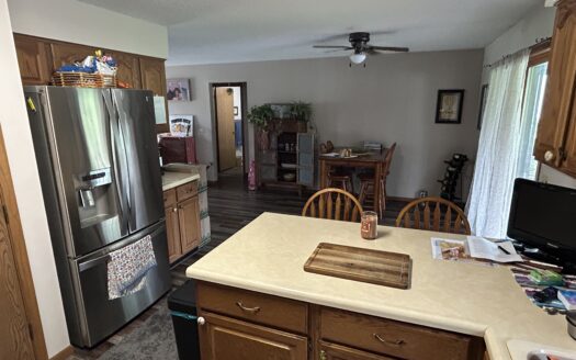 Clay County – Beautiful Home on Nearly 1 Acre in Flora *NEW LISTING*