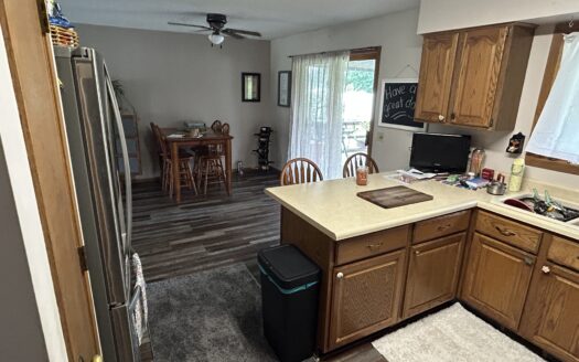 Clay County – Beautiful Home on Nearly 1 Acre in Flora *NEW LISTING*