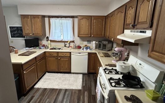 Clay County – Beautiful Home on Nearly 1 Acre in Flora *NEW LISTING*