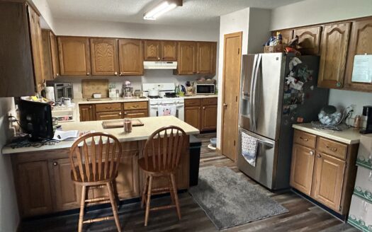 Clay County – Beautiful Home on Nearly 1 Acre in Flora *NEW LISTING*