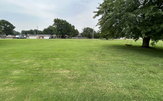 Clay County – Beautiful Home on Nearly 1 Acre in Flora *NEW LISTING*